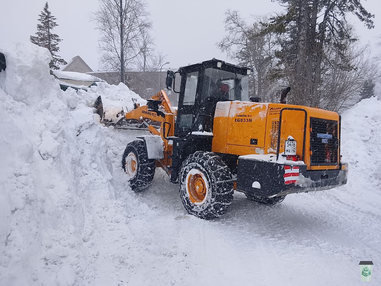 Дирекция курорта попросила с пониманием отнестись к снежным заторам